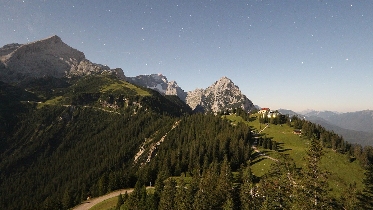 Kreuzeck Bergstation Garmisch Classic Blick Zur Alpspitze Und