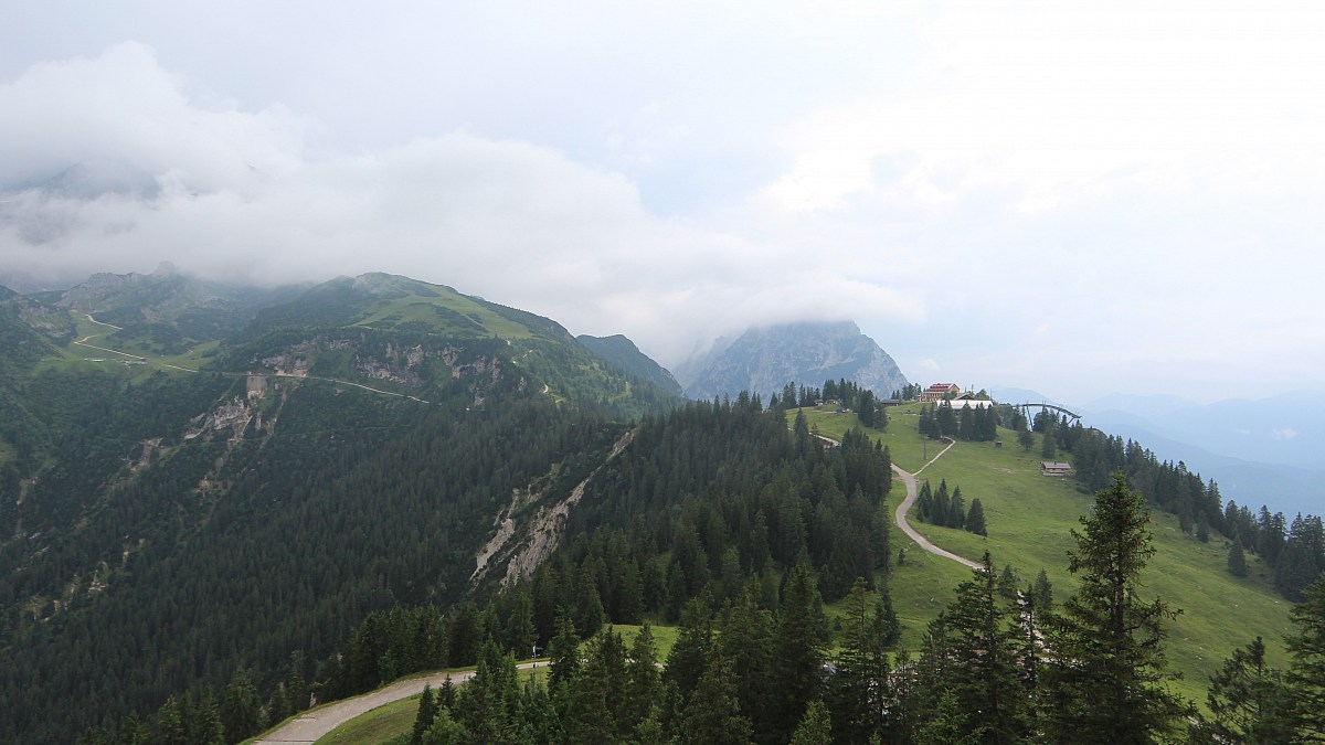 Kreuzeck Bergstation Garmisch Classic Blick Zur Alpspitze Und