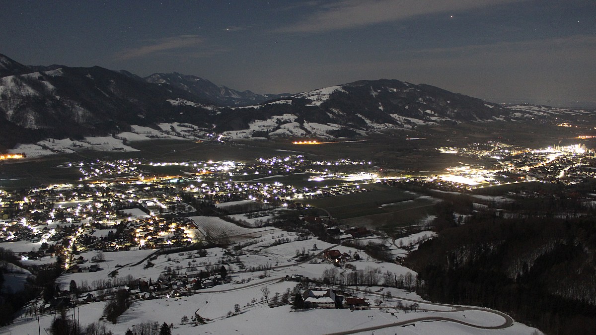 Burg Altpernstein - Blick auf Micheldorf und das Kremstal - Foto-Webcam.eu