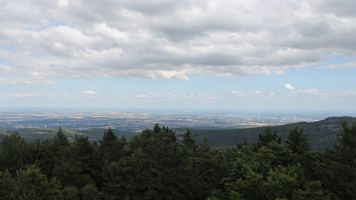 Großer Feldberg im Taunus - Blick über Frankfurt nach Südosten - Foto ...