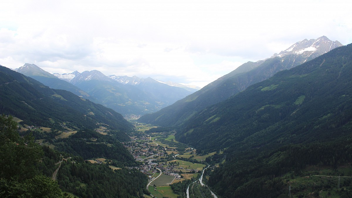 Flattach / Grafenberg - Blick zum Appartementhaus Lercher - Foto-Webcam.eu