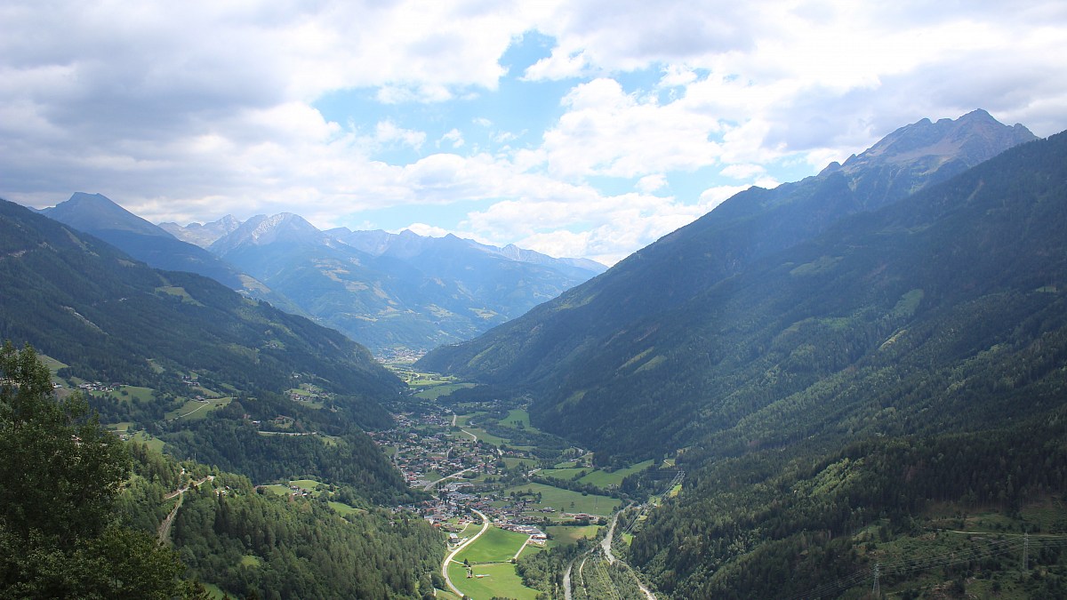 Flattach / Grafenberg - Blick zum Appartementhaus Lercher - Foto-Webcam.eu