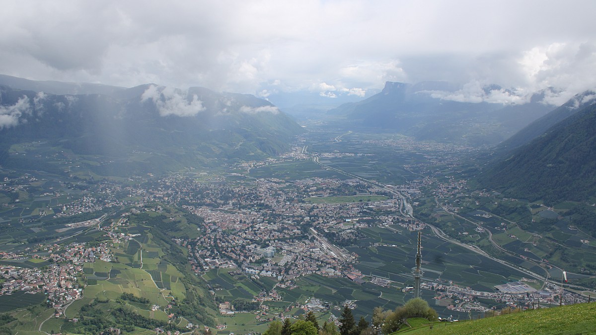 Berggasthaus Hochmuth - Dorf Tirol / Meran - Blick nach Südosten - Foto ...