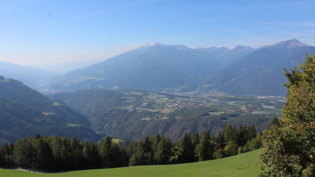 Lüsen / Gruberhof - Blick nach Südwesten in die Sarntaler Alpen - Foto ...