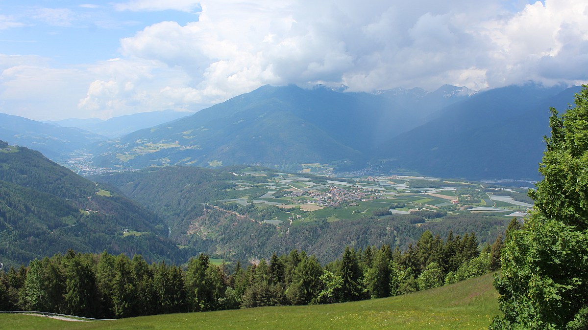 Lüsen / Gruberhof - Blick nach Südwesten in die Sarntaler Alpen - Foto ...