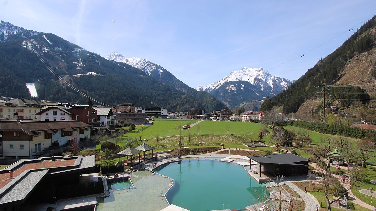 Neuhaus Zillertal Resort / Mayrhofen - Blick nach Südwesten - Foto ...