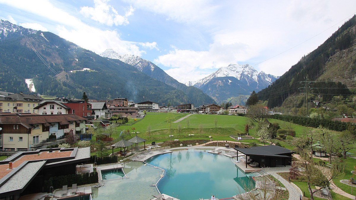 Neuhaus Zillertal Resort / Mayrhofen - Blick nach Südwesten - Foto ...