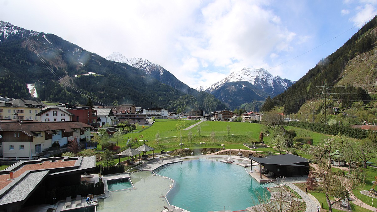 Neuhaus Zillertal Resort / Mayrhofen - Blick nach Südwesten - Foto ...