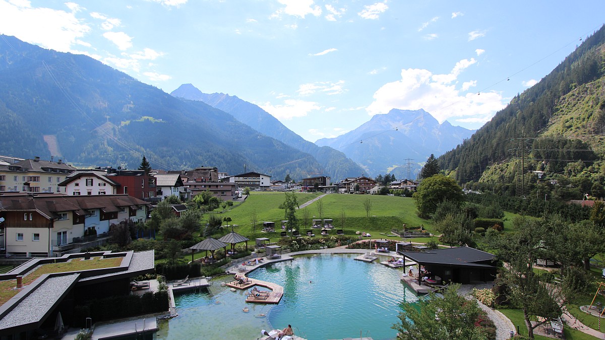 Neuhaus Zillertal Resort / Mayrhofen - Blick nach Südwesten - Foto ...