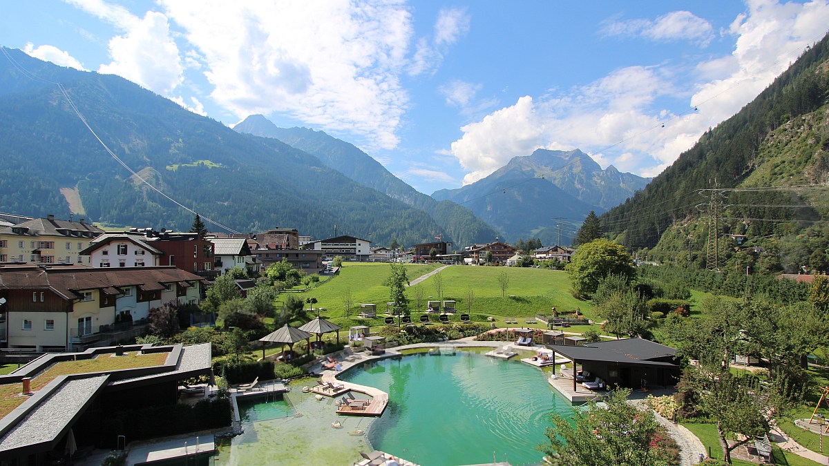 Neuhaus Zillertal Resort / Mayrhofen - Blick nach Südwesten - Foto ...