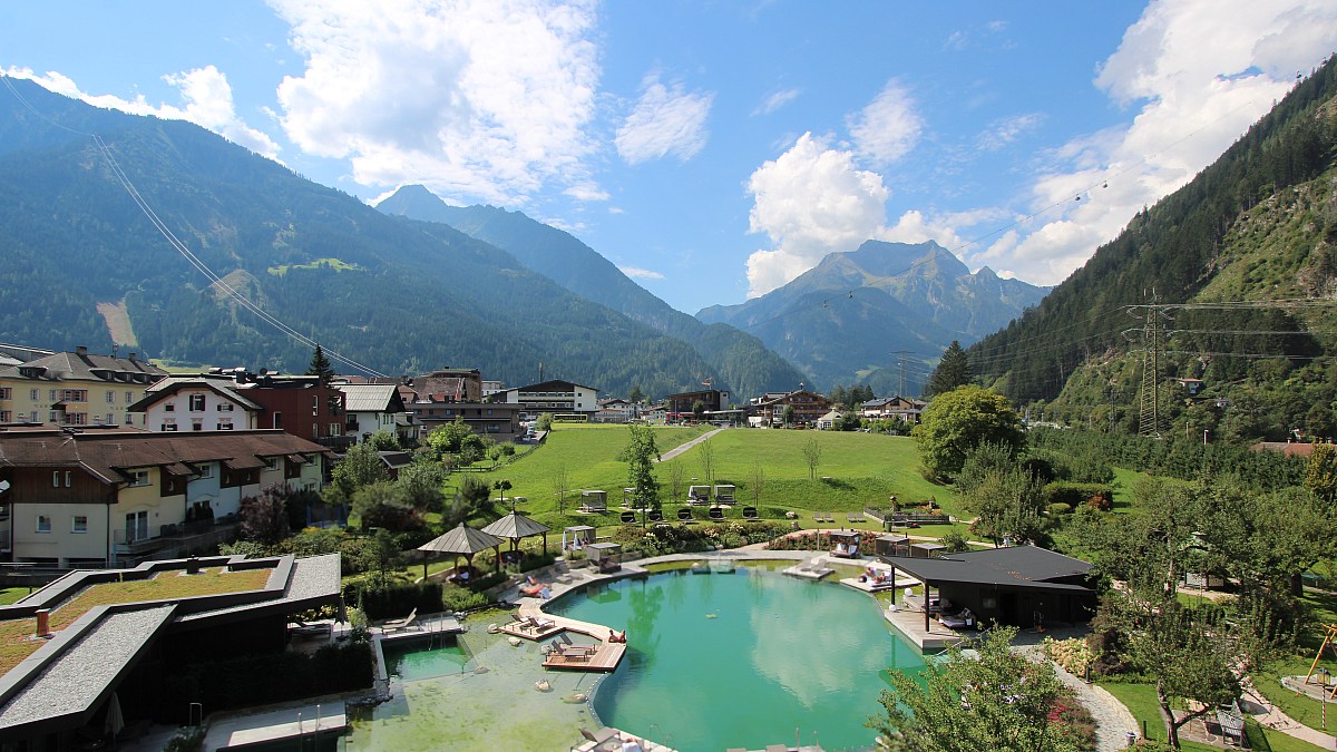 Neuhaus Zillertal Resort / Mayrhofen - Blick nach Südwesten - Foto ...