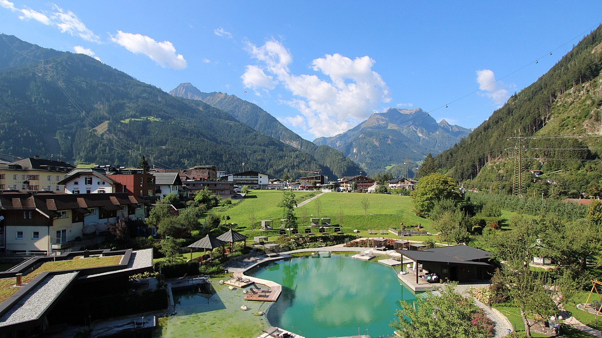 Neuhaus Zillertal Resort / Mayrhofen - Blick nach Südwesten - Foto ...