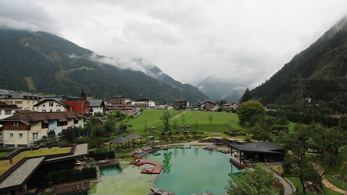 Neuhaus Zillertal Resort / Mayrhofen - Blick nach Südwesten - Foto ...