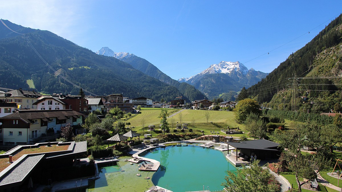 Neuhaus Zillertal Resort / Mayrhofen - Blick nach Südwesten - Foto ...