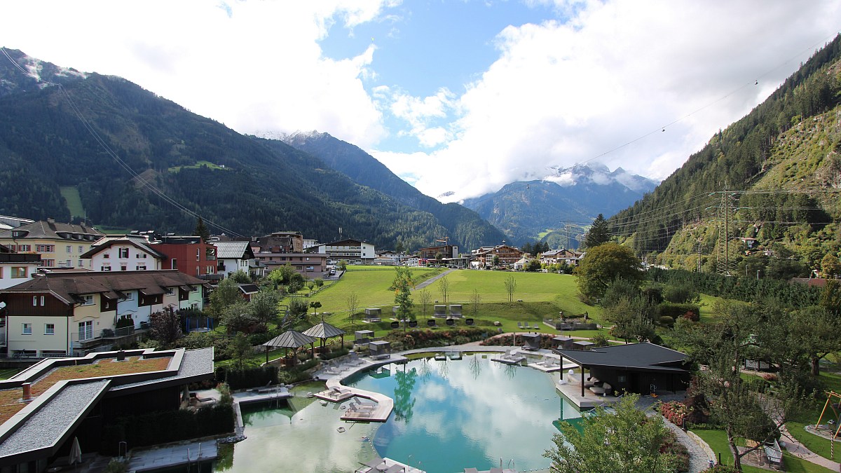 Neuhaus Zillertal Resort / Mayrhofen - Blick nach Südwesten - Foto ...