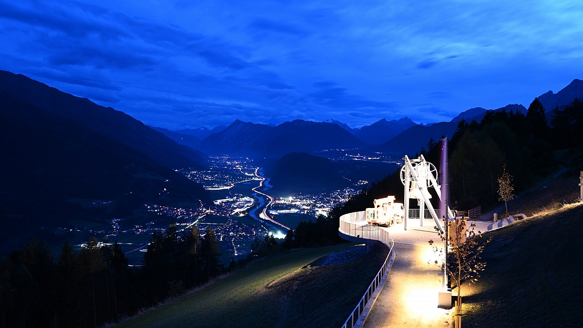 Seefeld / Friedensglocke Mösern - Blick nach Westen ins Inntal - Foto ...