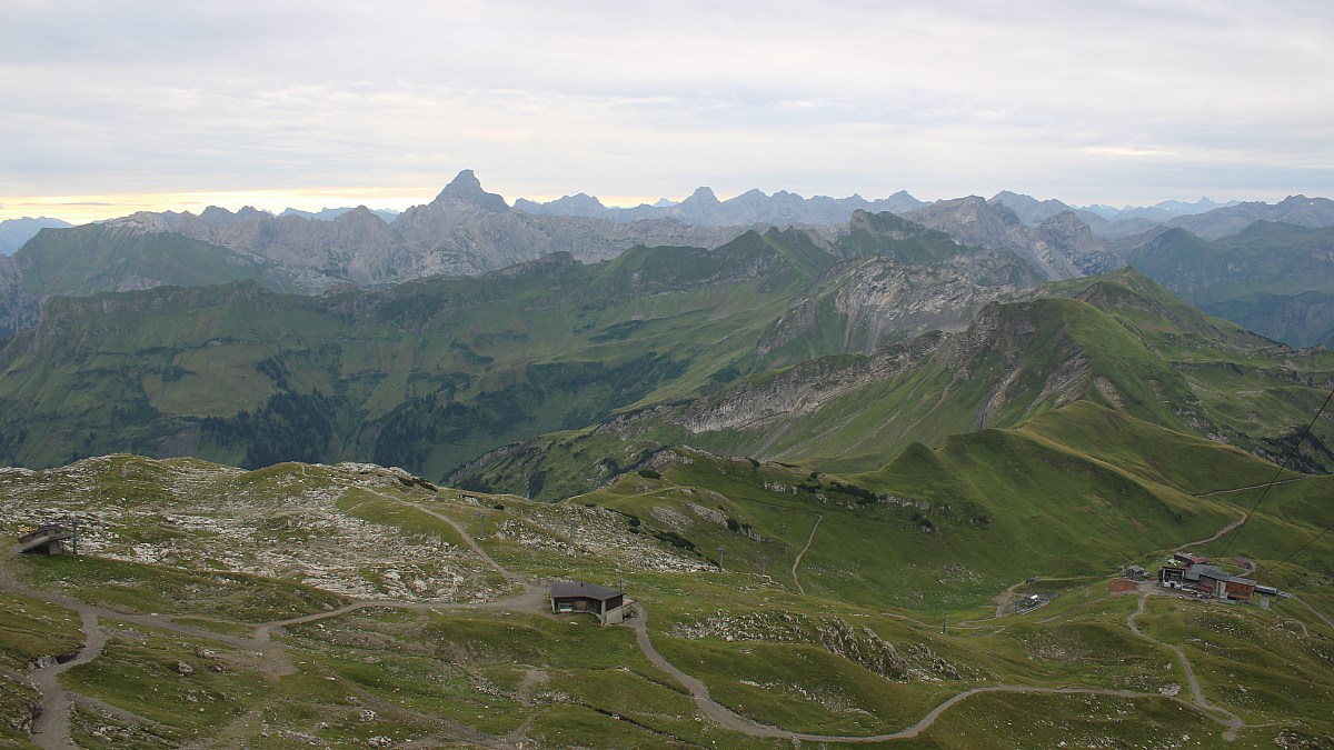 Nebelhornbahn Gipfelstation - Oberstdorf - Blick nach Südosten - Foto ...