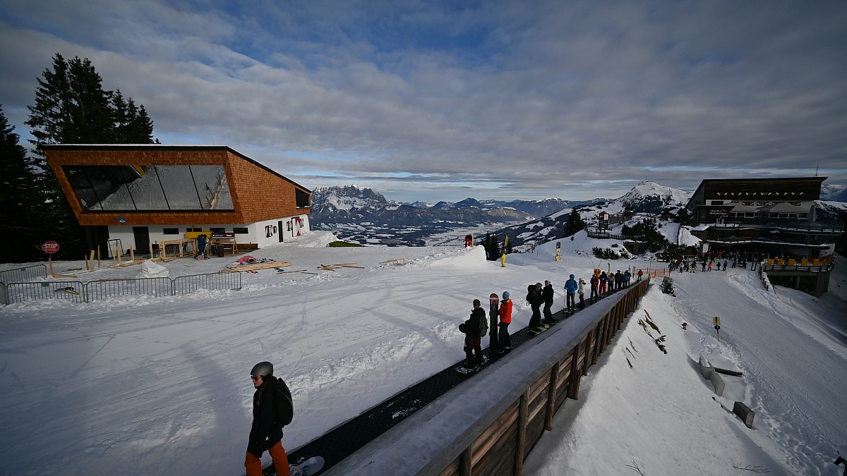 Kitzbühel / Starthaus Hahnenkamm - Blick Nach Norden Zum Kitzbüheler ...