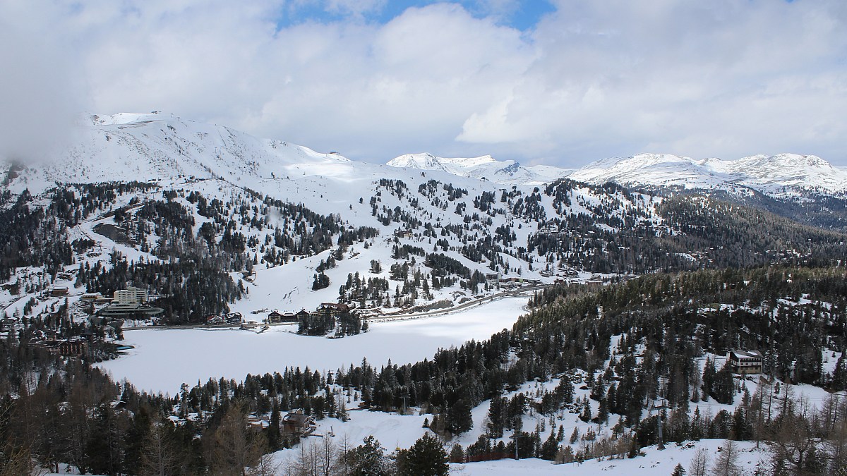 Turracher Höhe / Weitentallift Berg - Blick Auf Den Turracher See ...