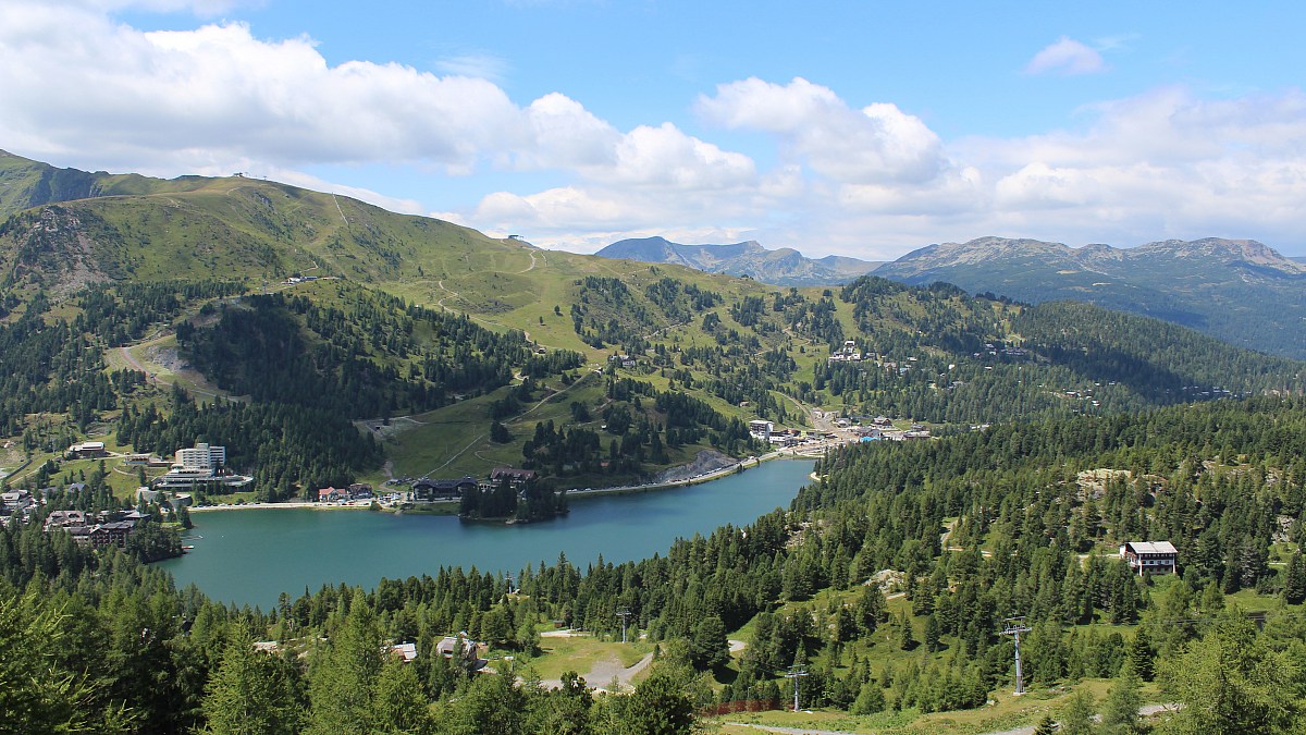 Turracher Höhe / Weitentallift Berg - Blick Auf Den Turracher See ...