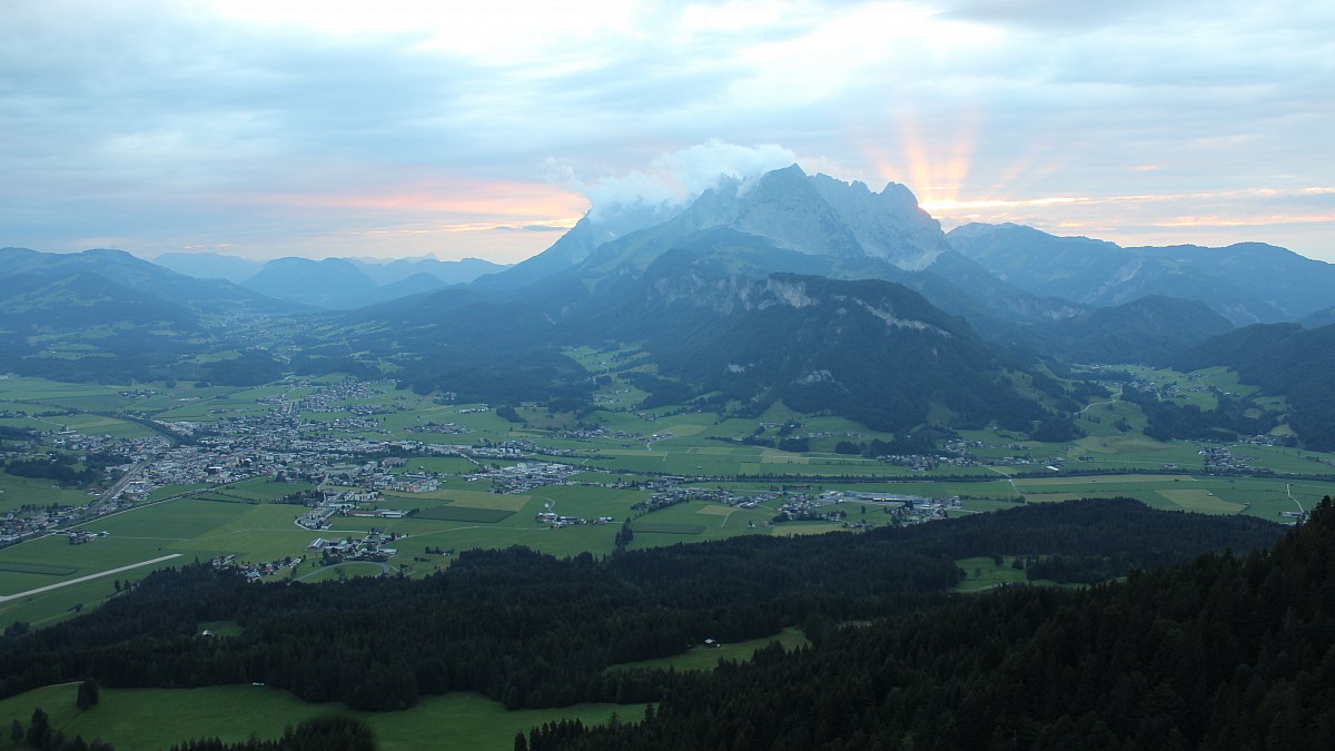 St. Johann in Tirol Blick zum Wilden Kaiser FotoWebcam.eu