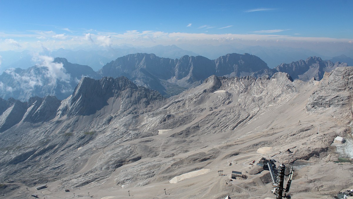 Wetterwarte Zugspitze Blick über das Zugspitzplatt nach Süden Foto