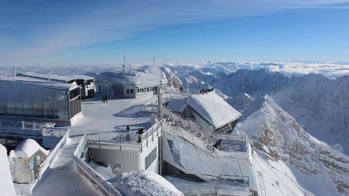 Wetterwarte Zugspitze - Blick über den Gipfel nach Osten - Foto-Webcam.eu