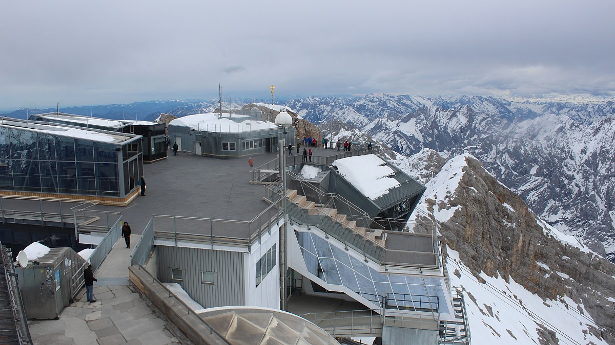 Wetterwarte Zugspitze - Blick über den Gipfel nach Osten - Foto-Webcam.eu