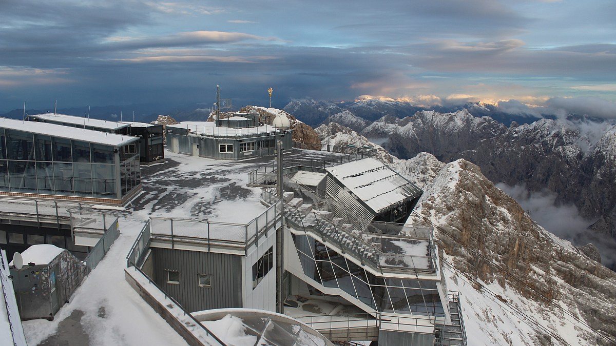 Wetterwarte Zugspitze - Blick über den Gipfel nach Osten - Foto-Webcam.eu