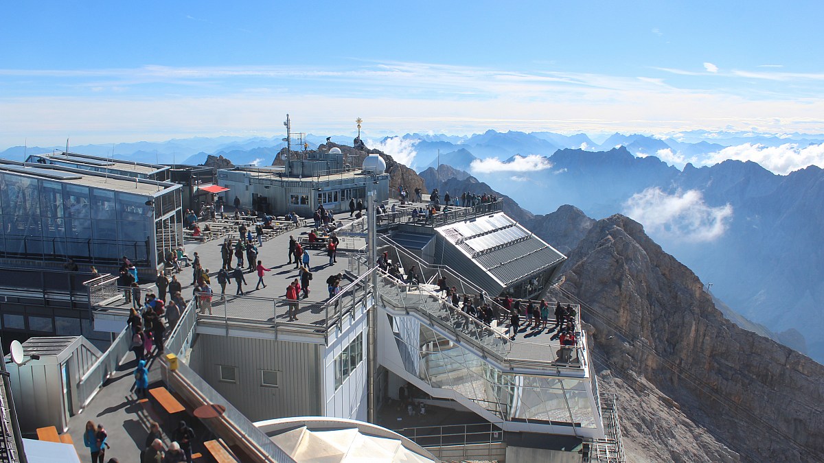 Wetterwarte Zugspitze Blick über den Gipfel nach Osten FotoWebcam.eu