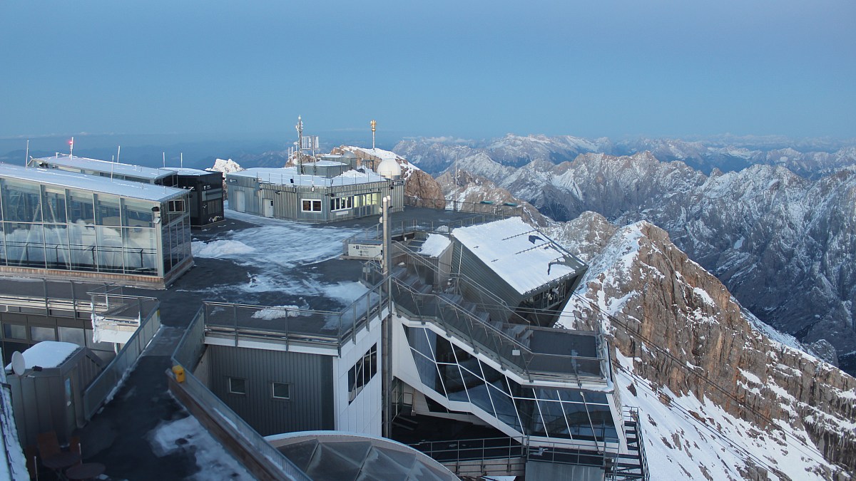 Wetterwarte Zugspitze - Blick über Den Gipfel Nach Osten - Foto-webcam.eu