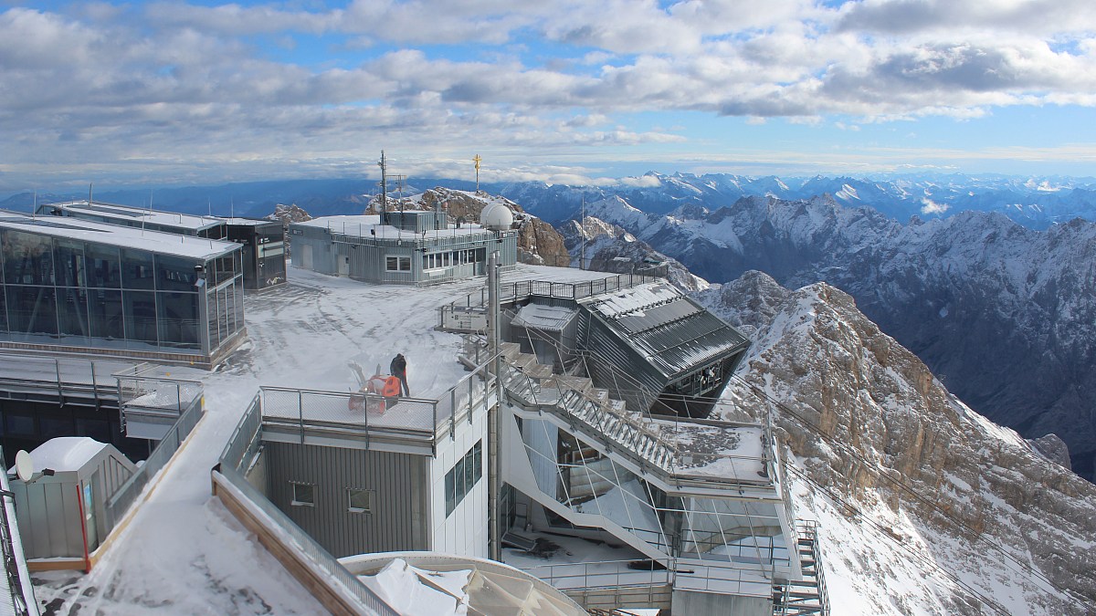 Wetterwarte Zugspitze - Blick über den Gipfel nach Osten - Foto-Webcam.eu