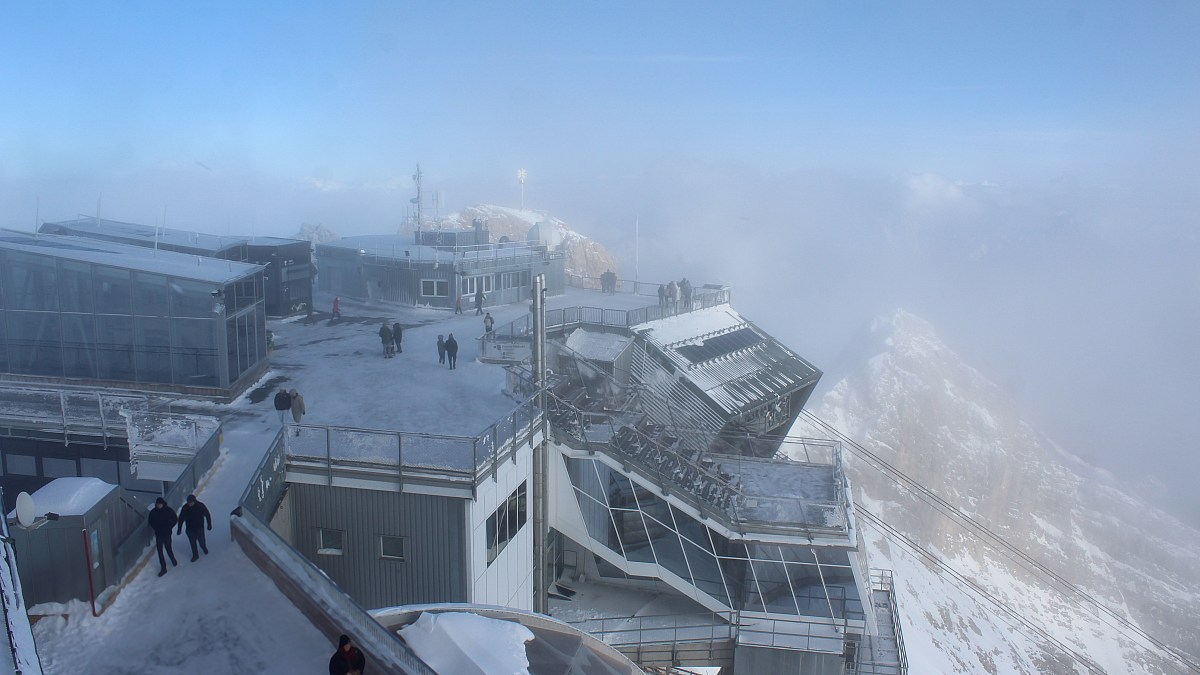 Wetterwarte Zugspitze - Blick über den Gipfel nach Osten - Foto-Webcam.eu