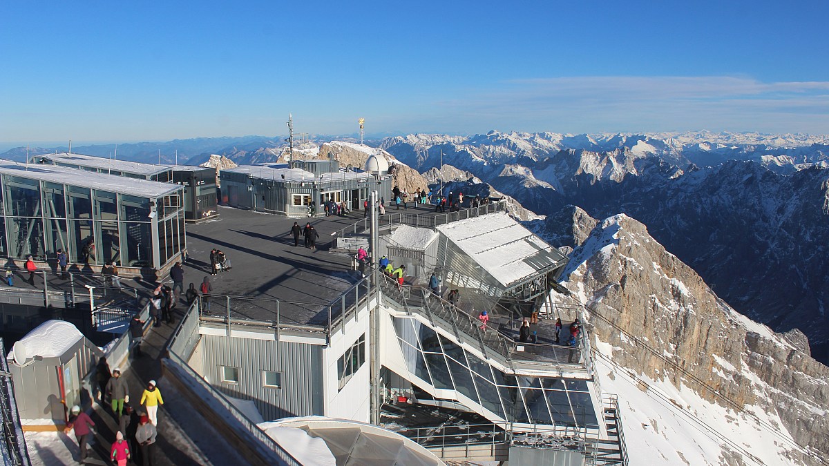 Wetterwarte Zugspitze - Blick über den Gipfel nach Osten - Foto-Webcam.eu