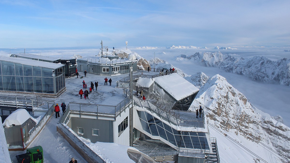 Wetterwarte Zugspitze - Blick über den Gipfel nach Osten - Foto-Webcam.eu