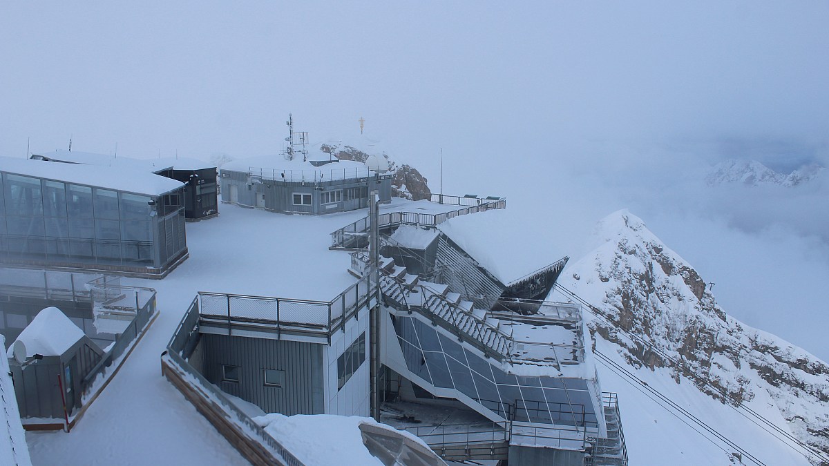 Wetterwarte Zugspitze - Blick über den Gipfel nach Osten - Foto-Webcam.eu